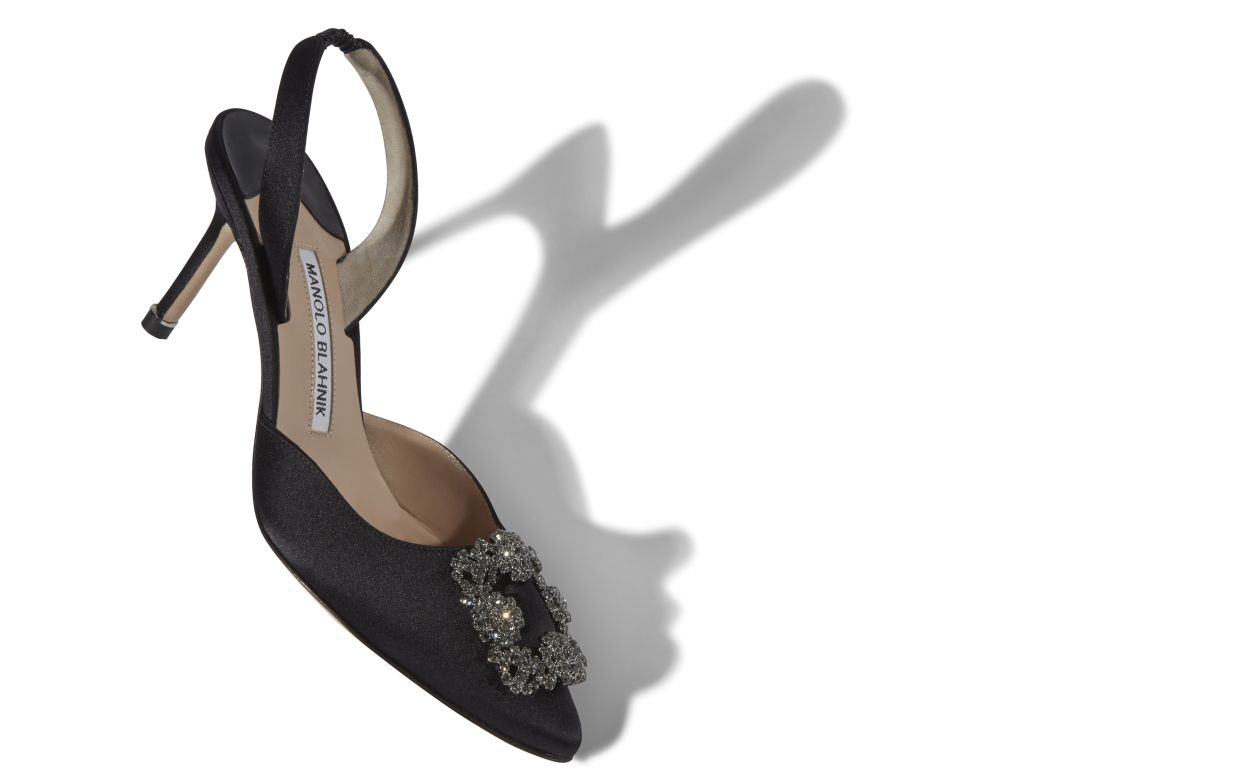 Sapatilhas Black Satin com Fecho de Joia e Salto Alto