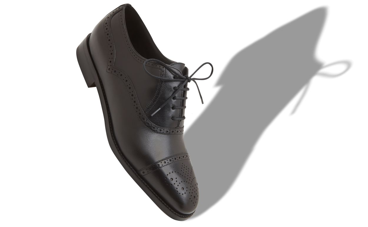 Oxfords de Couro de Novilho Preto com Ponta em Capa