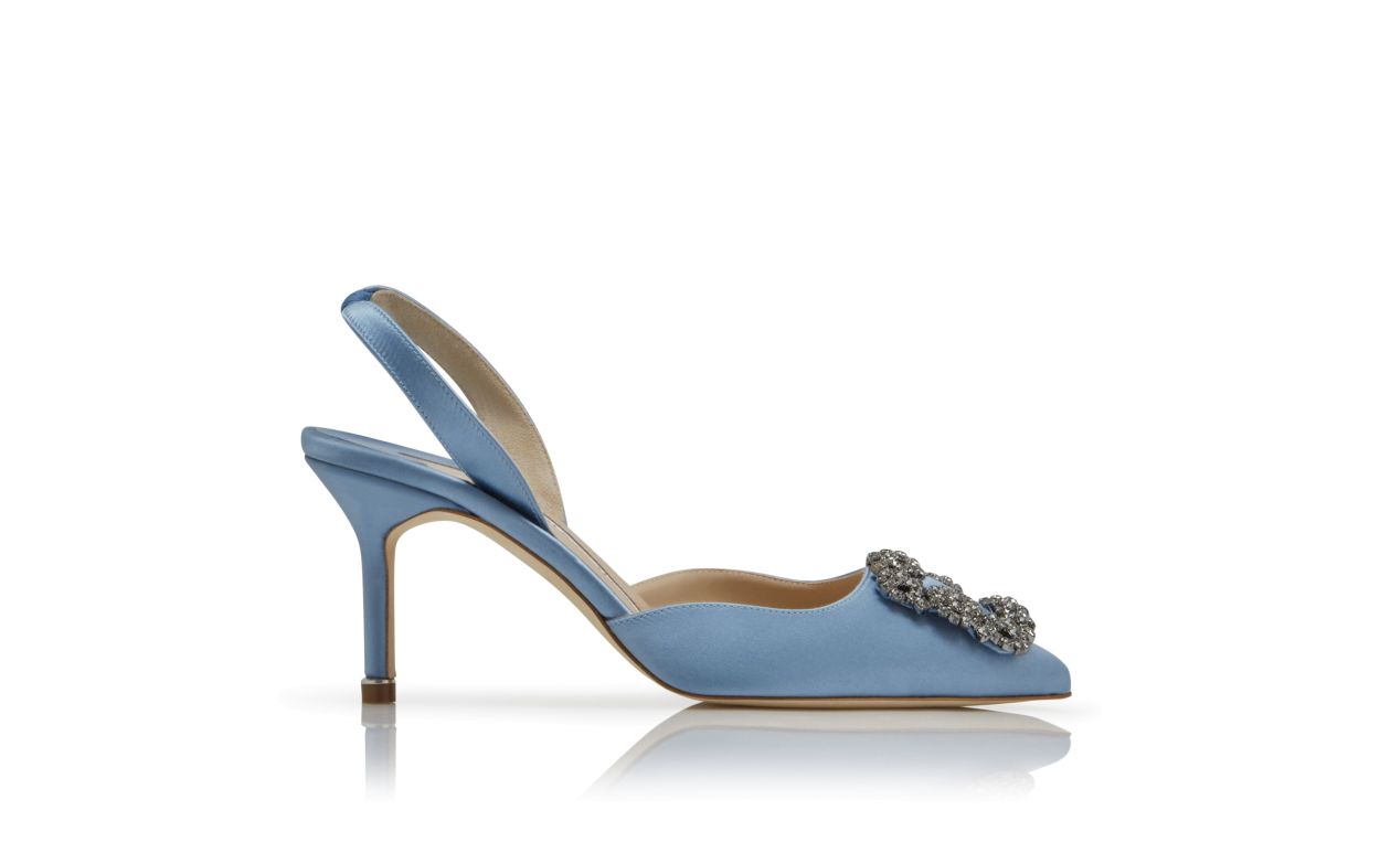 Sapatilhas Slingback de cetim azul claro com fivela de joia