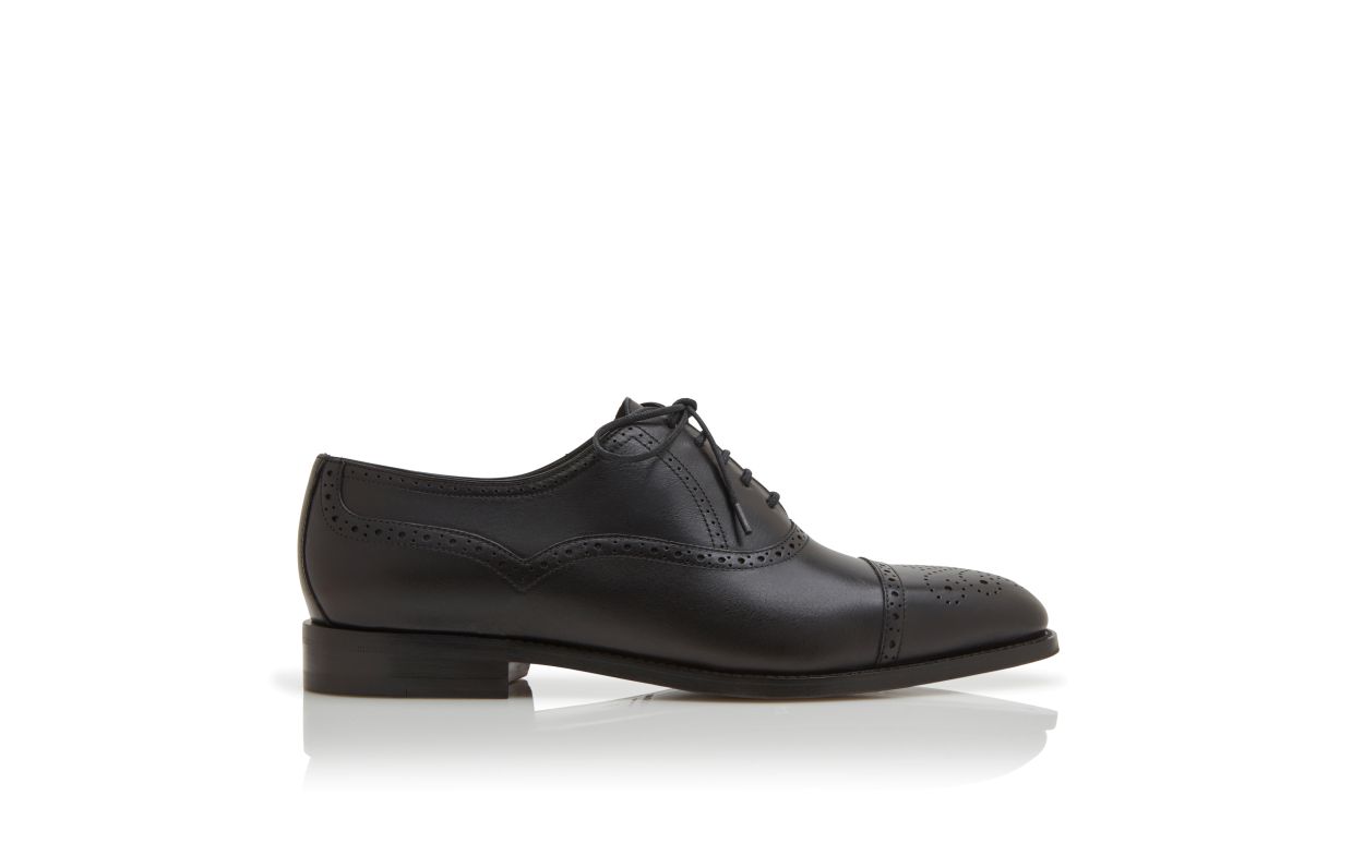 Oxfords de Couro de Novilho Preto com Ponta em Capa