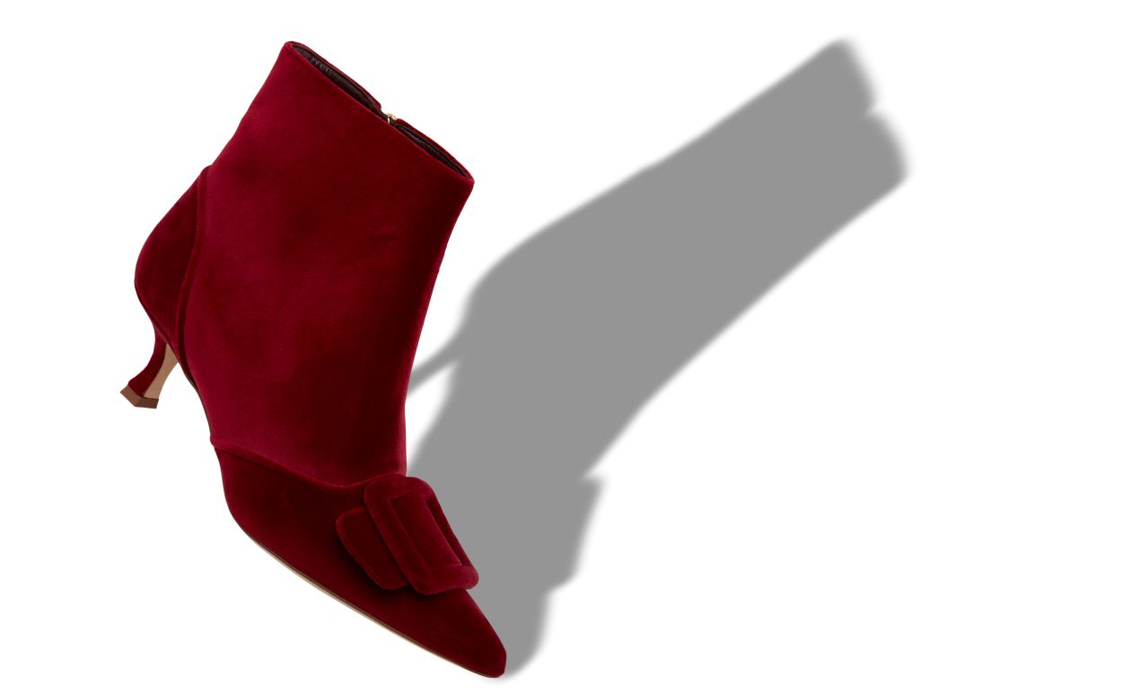 Botas de tornozelo com detalhe de fivela em veludo vermelho